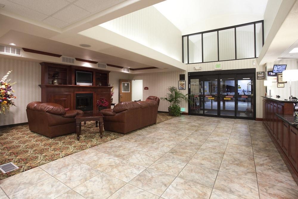 Holiday Inn Express Hotel & Suites Evanston By Ihg Exterior photo