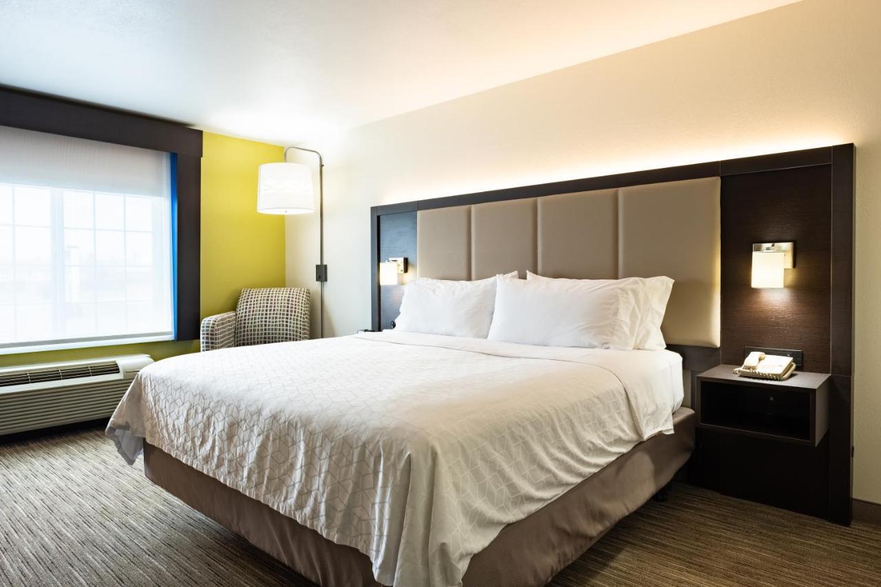 Holiday Inn Express Hotel & Suites Evanston By Ihg Exterior photo