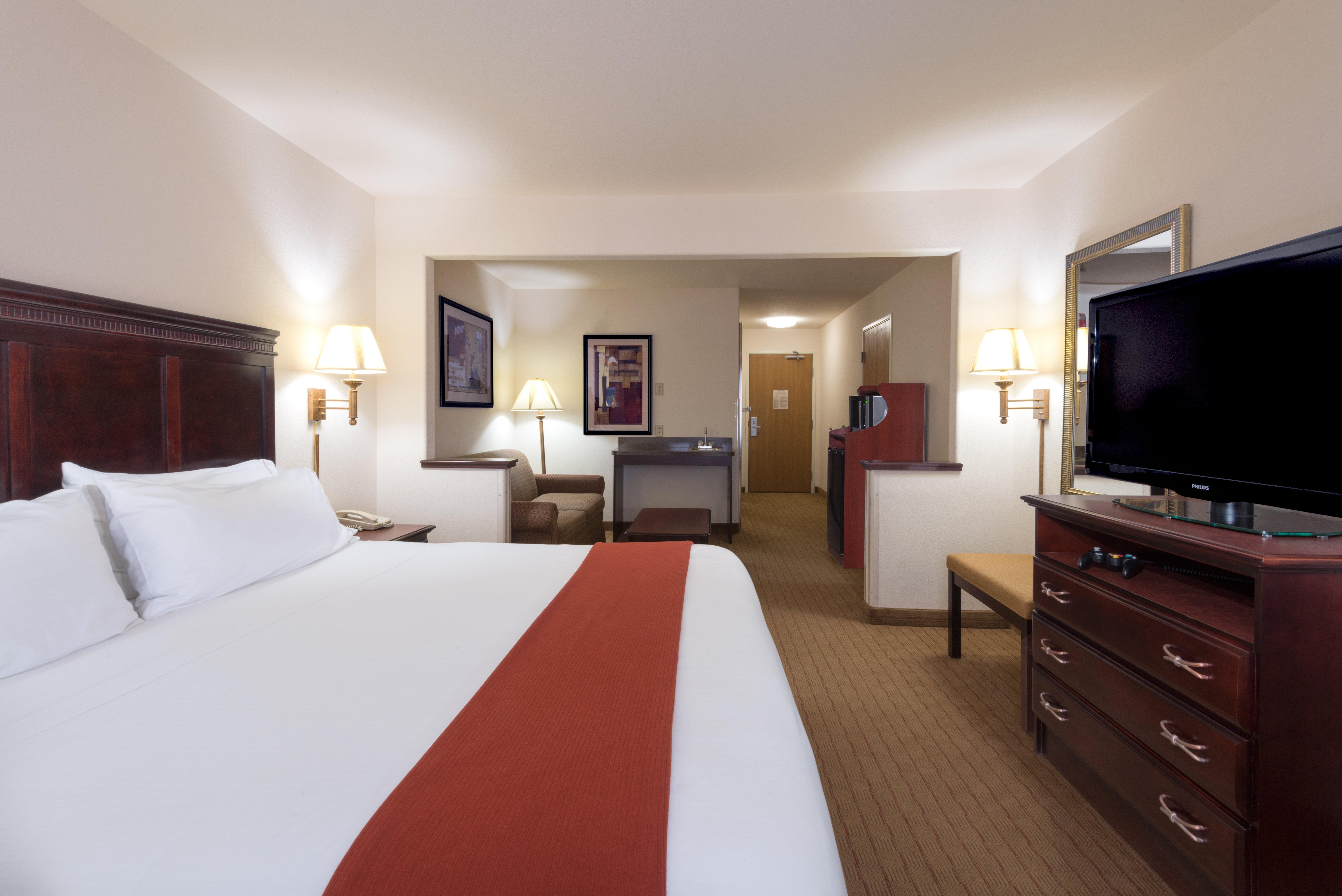 Holiday Inn Express Hotel & Suites Evanston By Ihg Exterior photo