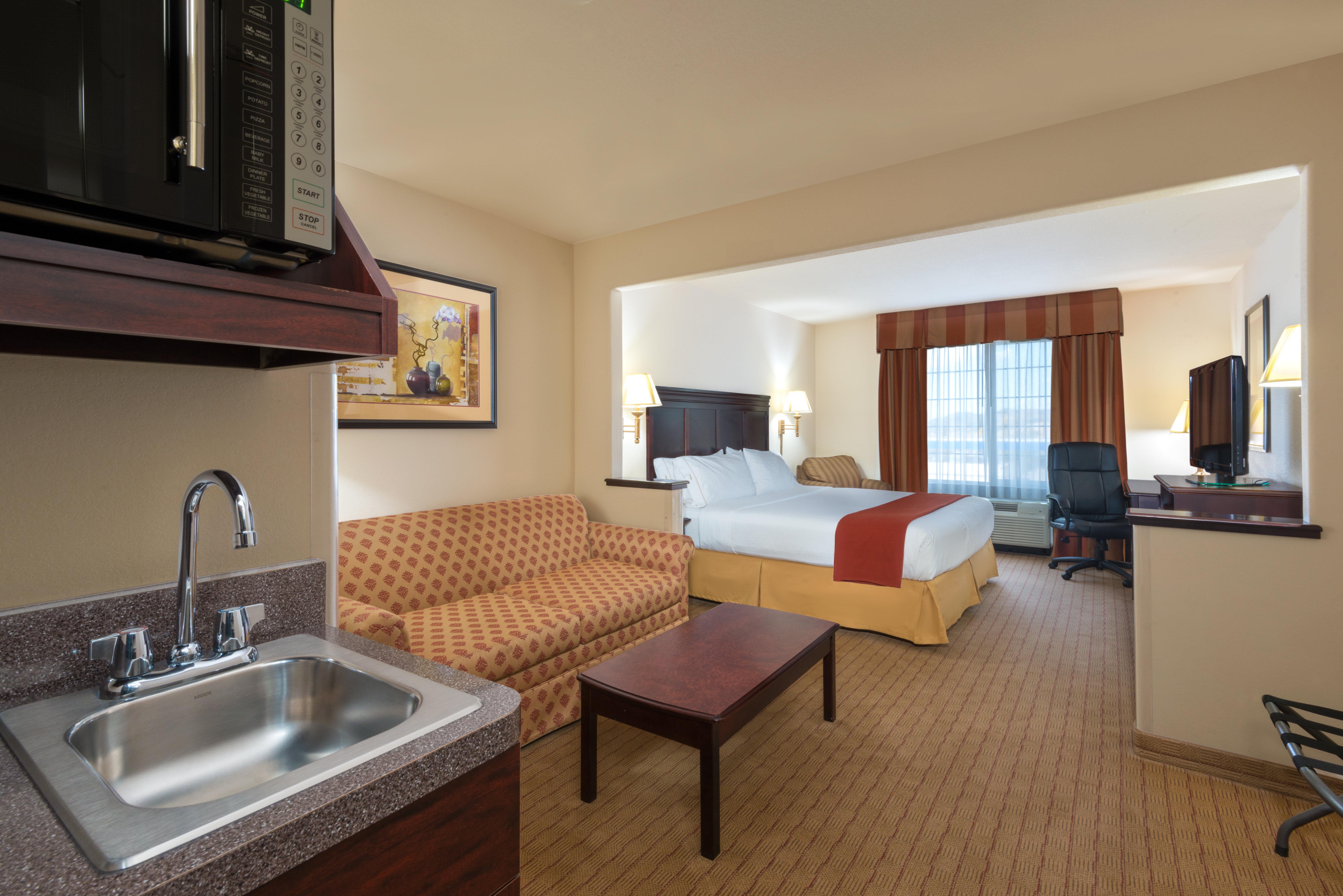 Holiday Inn Express Hotel & Suites Evanston By Ihg Exterior photo