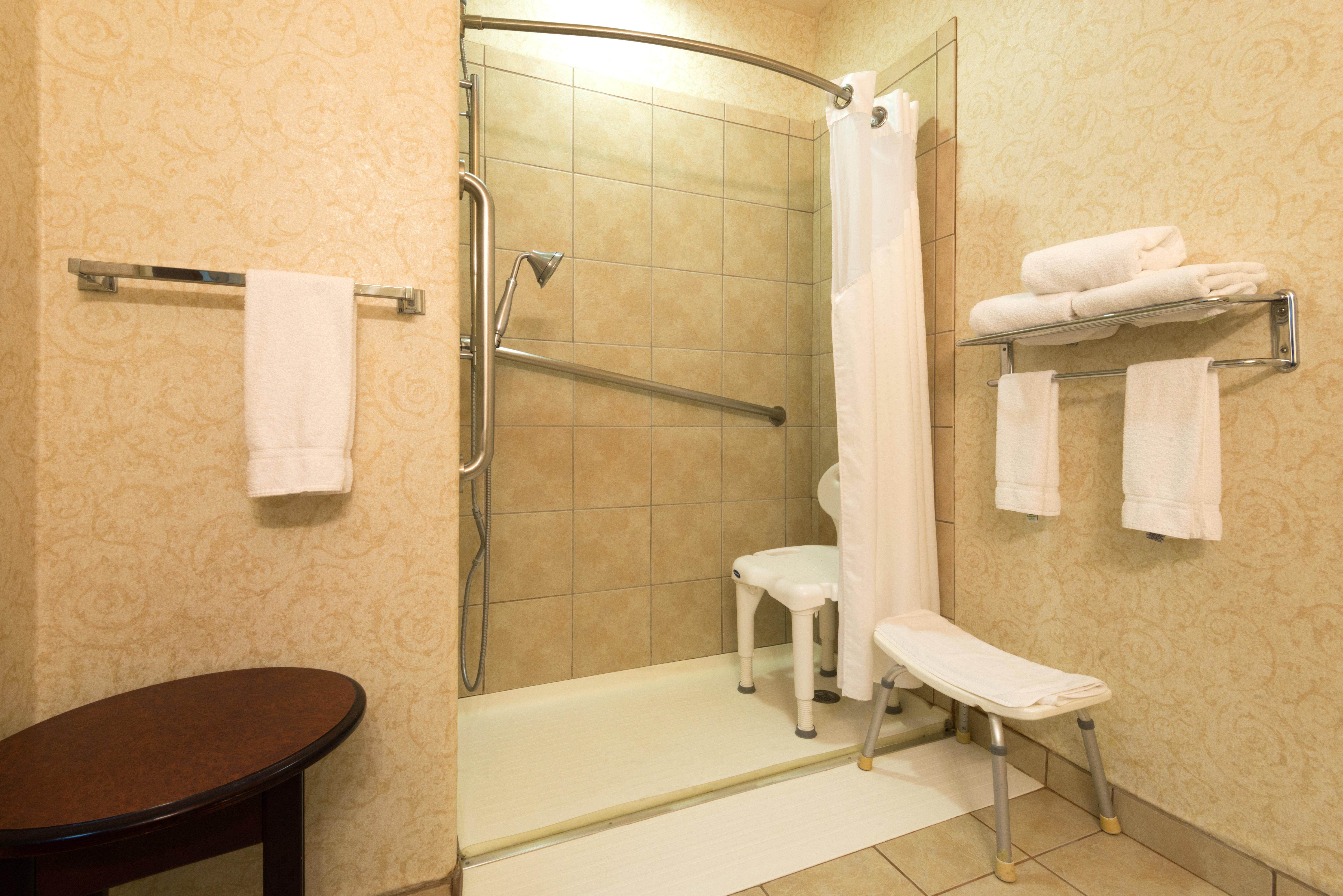 Holiday Inn Express Hotel & Suites Evanston By Ihg Exterior photo