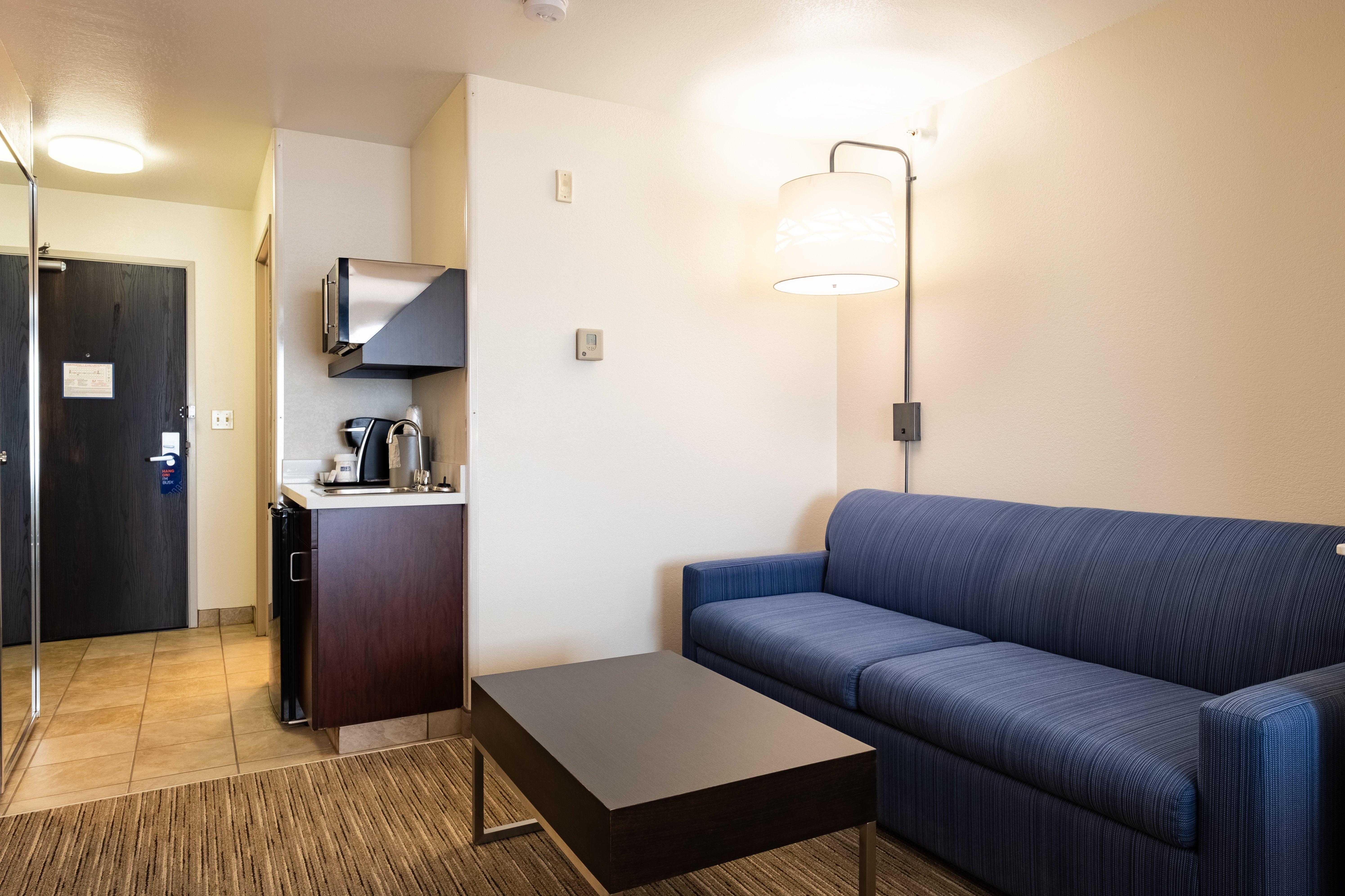 Holiday Inn Express Hotel & Suites Evanston By Ihg Exterior photo