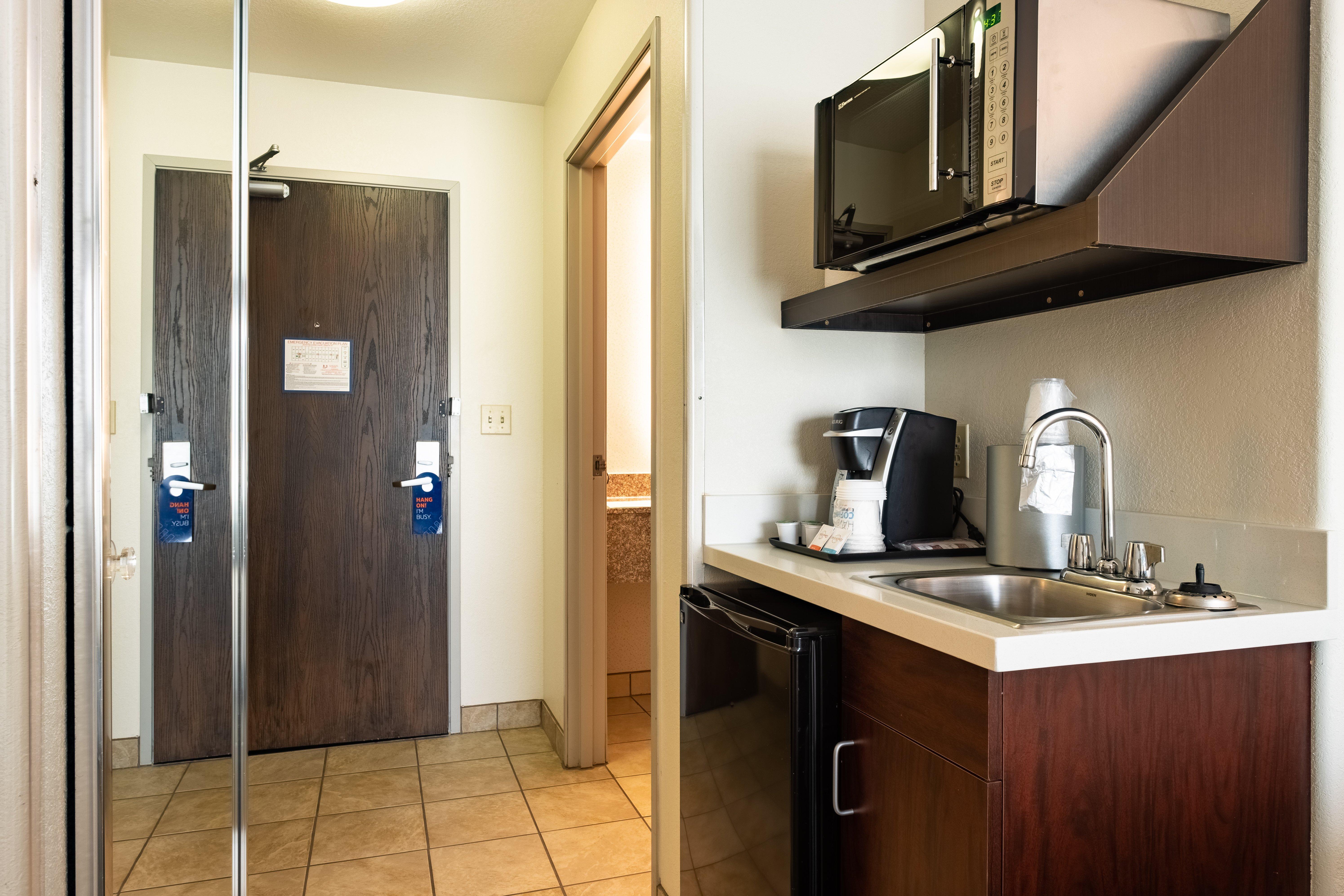 Holiday Inn Express Hotel & Suites Evanston By Ihg Exterior photo
