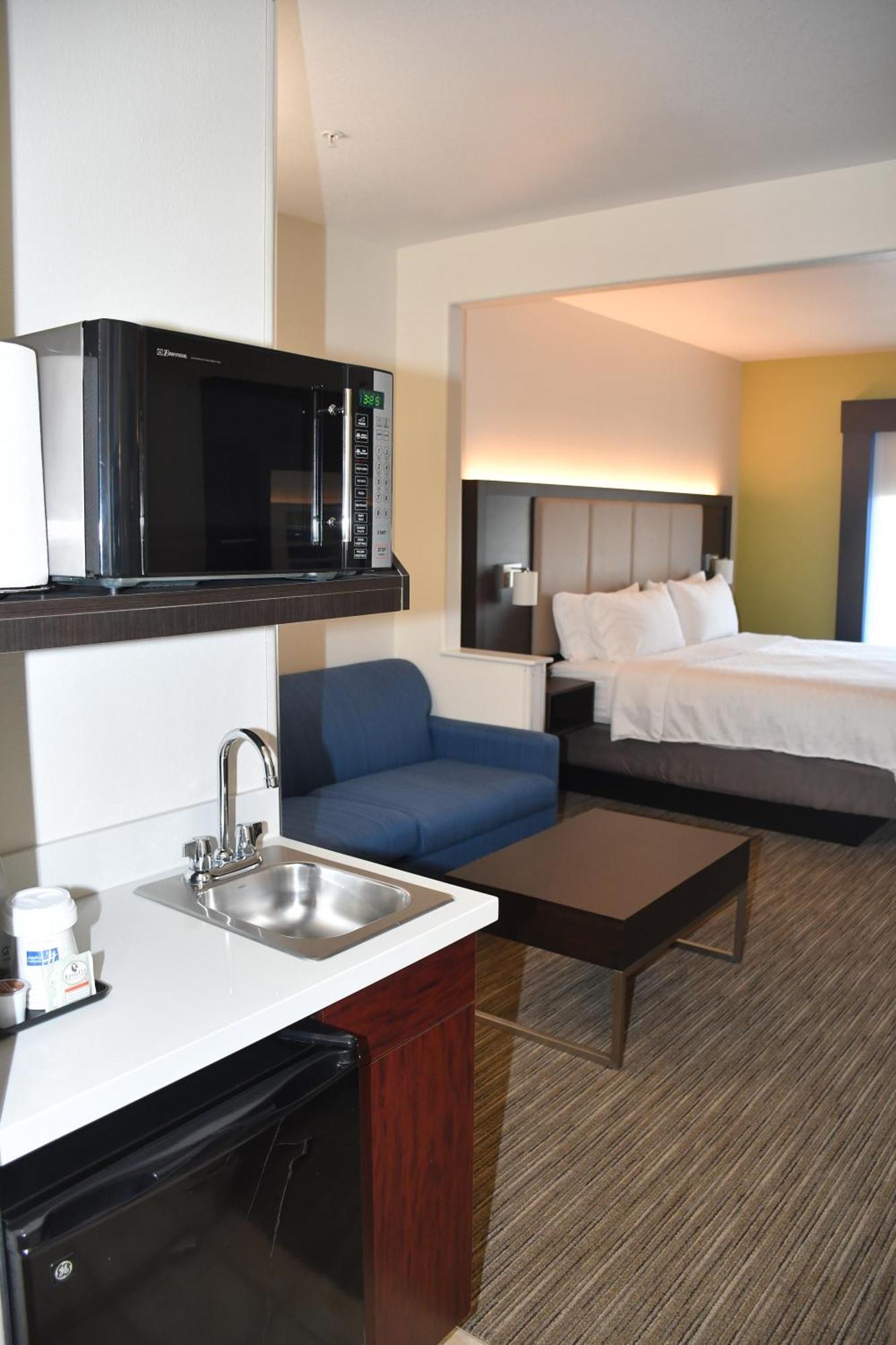 Holiday Inn Express Hotel & Suites Evanston By Ihg Room photo
