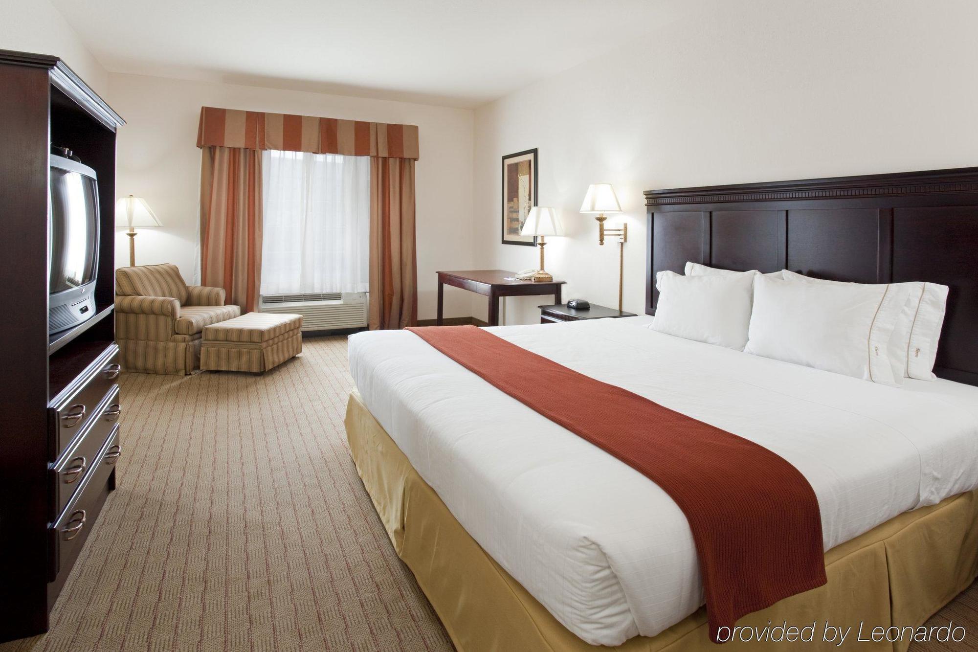 Holiday Inn Express Hotel & Suites Evanston By Ihg Room photo